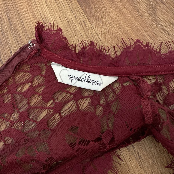 Maroon lace dress - Picture 3 of 3